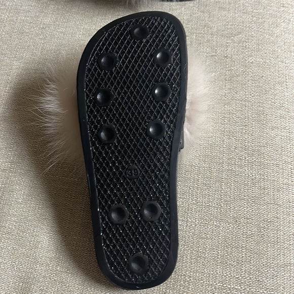 Fox fur rubber slides size 39 - Picture 3 of 4